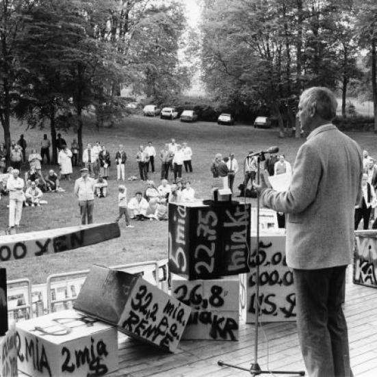 Grundlovsdag, Svend Auken holder tale i Byparken, 1987
