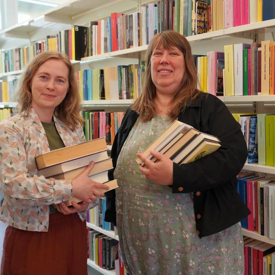 Bibliotekarerne Ann og Karen-Margrethe