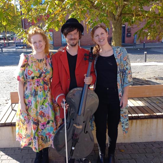 3 musikere med 1 cello