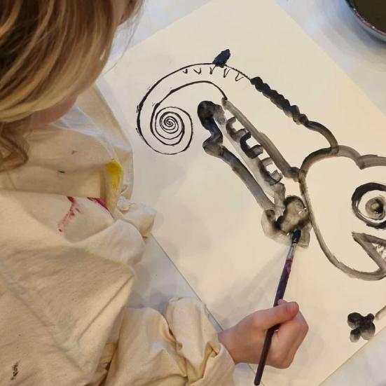 Barn der maler en kamæleon