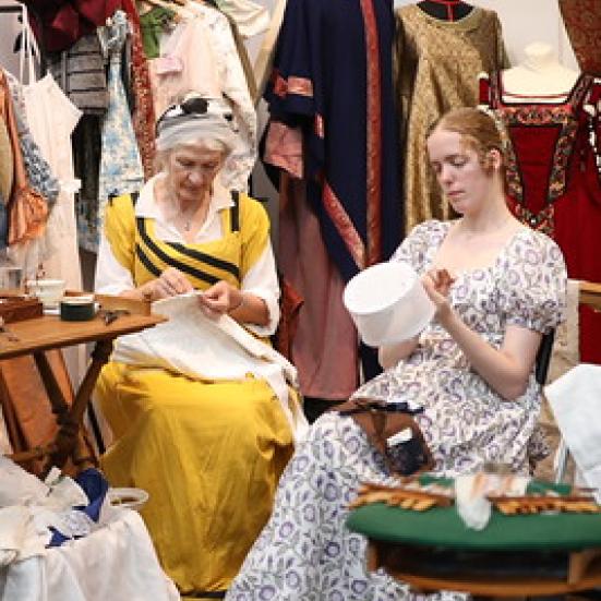 foto fra historiske dage med historiske kostumer