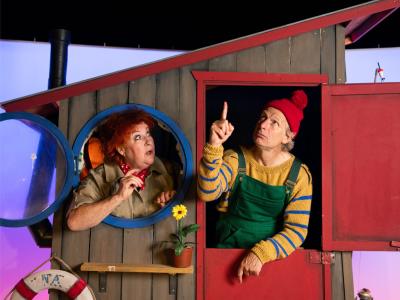 Dame og mand på en båd