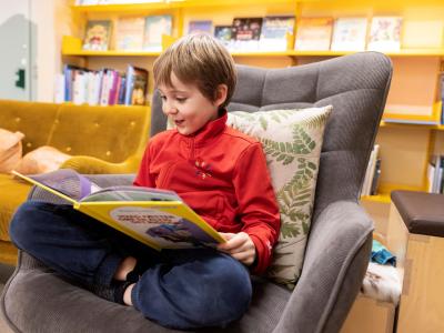 Barn der læser