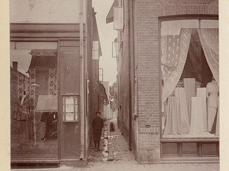 Snæversti set fra Algade. Kristian Hude.Fototeket