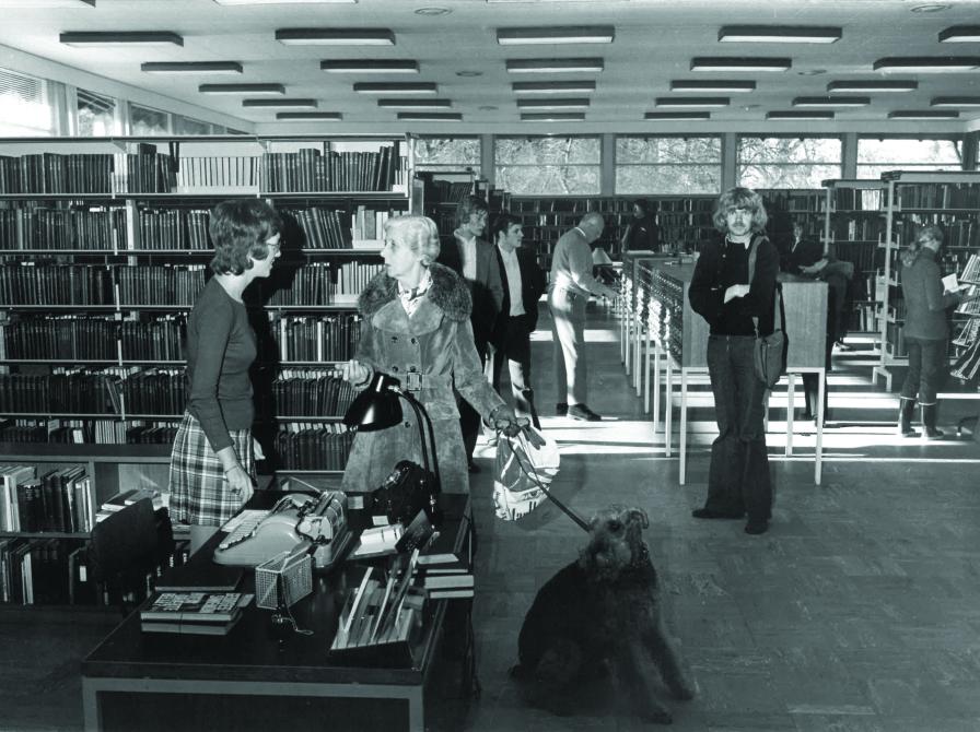 Roskilde Biblioteket, begyndelsen af 1970´erne. Foto: Flemming Steensbech