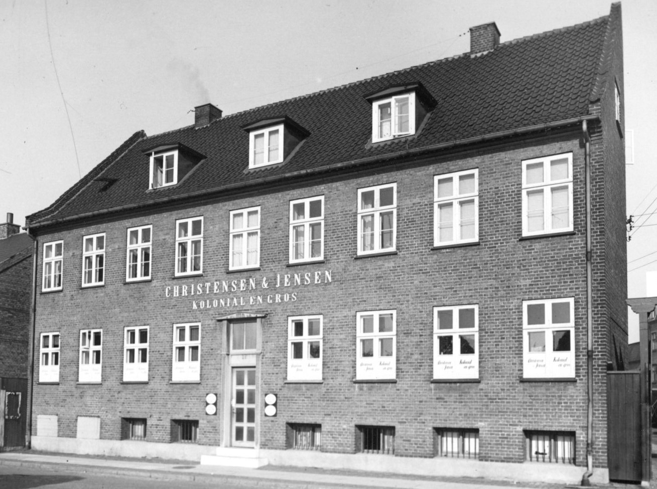 Foto af bygningen Christensen og Jensen engros Jernbanegade 12 fra 1944